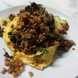 กะเพราเนื้อไข่ข้น