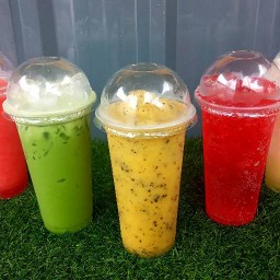 พี่ปุ้มผลไม้สดปั่น🍓🥝🍉🍋🍊🍏🥕🥥🥑 ข้างซีเจทางลงทะเล