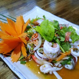 ยำรวมมิตรทะเล Spicy Seafood Salad