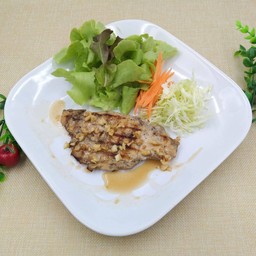 Steak อกไก่ที่ผ่านกรรมวิธีการหมัก ด้วยเครื่องเทศอื่นๆ  และไวน์ พร้อมทั้งทำการปรุ