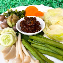 เห็ดนึ่งน้ำพริกข่า