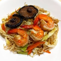 ผัดหมี่หอมๆ ไม่แฉะไม่เลี่ยน อร่อยสมคำล่ำลือ