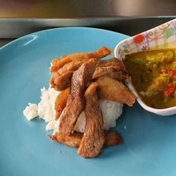 ข้าวแกงเขียวหวานหมูทอด