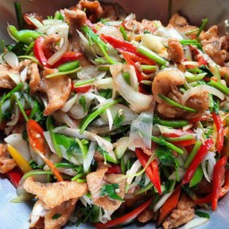 ปลาทับทิมผัดคื่นช่าย  Stir fried Red tilapia fish with roasted Chinese Celery