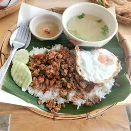 กะเพรากระด้ง@ข้างอู่