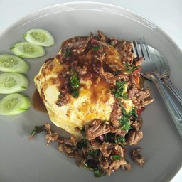 กะเพราหมูชิ้นไข่ข้น