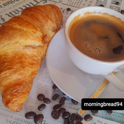 Croissant and coffee กาแฟกับครัวซองค์