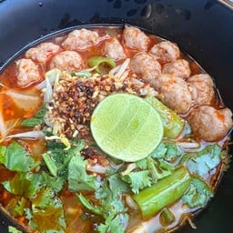 ก๋วยเตี๋ยวต้มยำหมูเด้ง ดึ๋ง ดึ๋ง