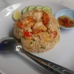 ข้าวผัดกุ้ง ปลาหมึก