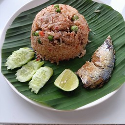 ข้าวผัดน้ำพริกลงเรือ