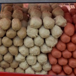 ลูกชิ้นทอด  ตามสั่ง เซเว่นเพรชปทุม