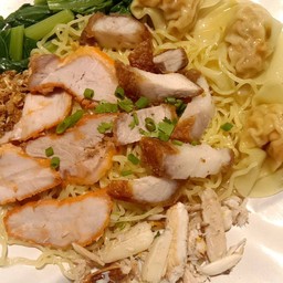 บะหมี่ เกี๊ยว หมูแดง หมูกรอบ ปู