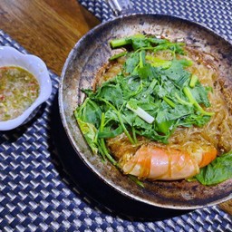 กุ้งแม่น้ำอบวุ้นเส้น  Casseroled Prawns with Glass noodles