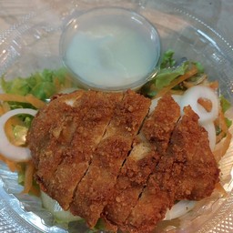 สลัดอกไก่กรอบ