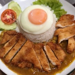 ข้าวแกงกระหรี่ไก่กรอบ