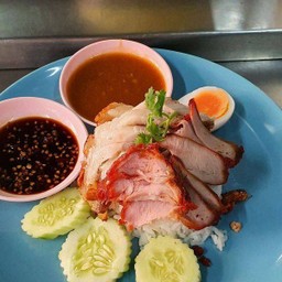 ข้าวหมูแดง,หมูกรอบ