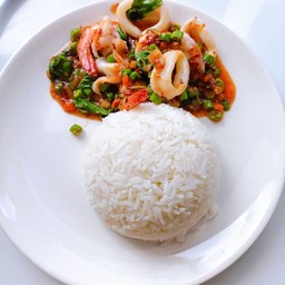 ข้าวผัดกระเพราทะเล