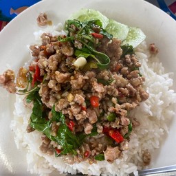 กระเพราหมูสับ