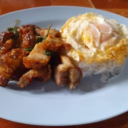 กะเพราหมูกรอบ