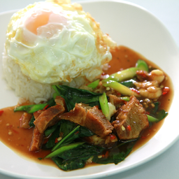 ข้าวคะน้าหมูกรอบ