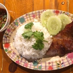 ข้าวหน้าคอหมูอบโอ่ง