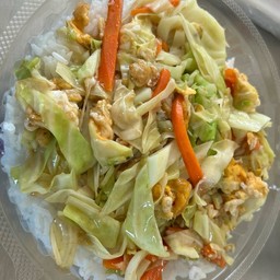 ผัดกะหล่ำผัดใส่ กุ้ง ราดข้าว