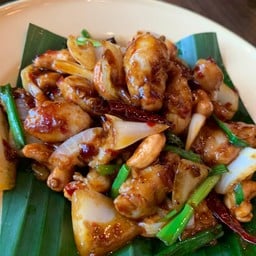 ไก่ผัดเม็ดมะม่วง(Stir Fried Chicken with Cashew Nuts)