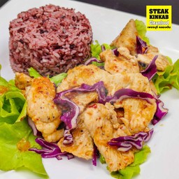 ข้าวยำสเต็กหมูแซ่บ หมักคลีน 440 kcal