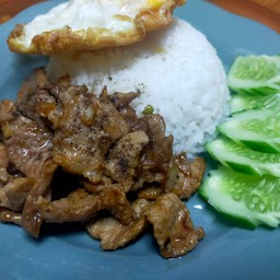 ข้าวหมูทอดกระเทียม