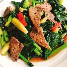 ข้าวคะน้าผัดตับหมู