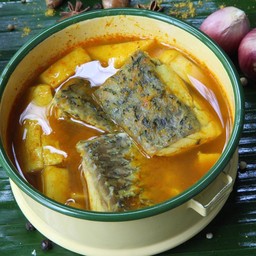 แกงเหลืองปลากระพงยอดมะพร้าวอ่อน