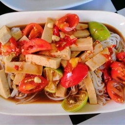 ตำขนมจีนไก่ยอ