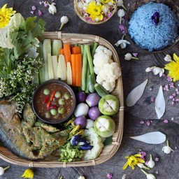 น้ำพริกกะปิปลาทูทอด(Fried Mackerel with Shrimp Paste Chili Paste .Mixed Vegetables)