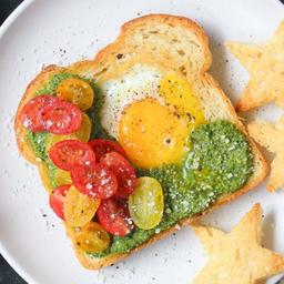 โทสต์ไข่ ราชินีอโวคาโด เบอรี่อบแห้ง (ผลไม้เคียง 3)