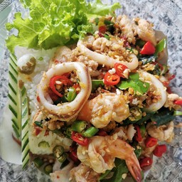 ข้าวคั่วพริกเกลือรวมมิตร ทะเล กุ้งหมึก หมู ไก่