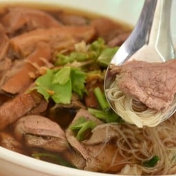 ก๋วยเตี๋ยวเนื้อพิเศษ