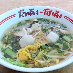 มาม่าลูกชิ้นหมู (โกเด้ง) น้ำใส