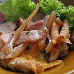 คั่วไก่ + แฮม พิเศษ