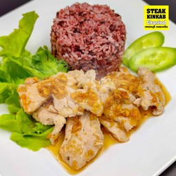 ข้าวสเต็กหมูกระเทียมพริกไทย 390 kcal