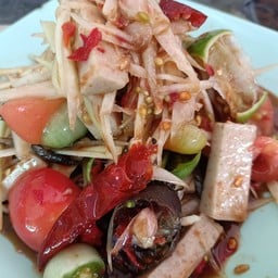 ตำปูปลาร้าหมูยอ