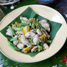 เนื้อปูผัดพริกเหลือง(Stir Fried Crab Meat with Yellow Chili)