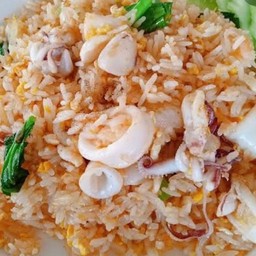 ข้าวผัดปลาหมึก