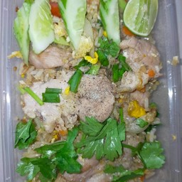 ข้าวผัดหมู ไก่ กุ้ง หอย รวมมิตร ทะเล