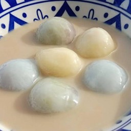บัวลอยยัดใส้+เผือก มะพร้าวอ่อน
