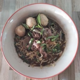 ก๋วยเตี๋ยวเรือบ้านคุณตา by เชฟสมภาร
