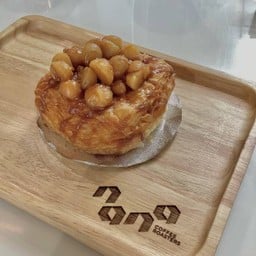 Macadamia Croissant - ครัวซองแมคคาเดเมีย