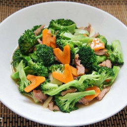 ผัดผักรวมราดข้าวเจ