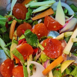 ยำไข่แดงเค็ม