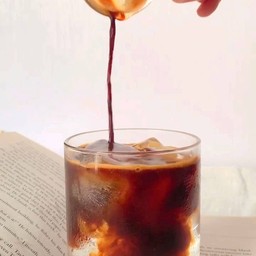 Iced Americano (Dark Roasted)