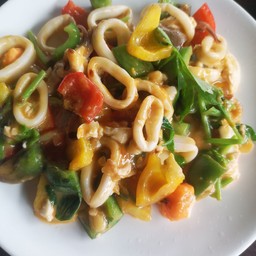 ปลาหมึกผัดไข่เค็ม